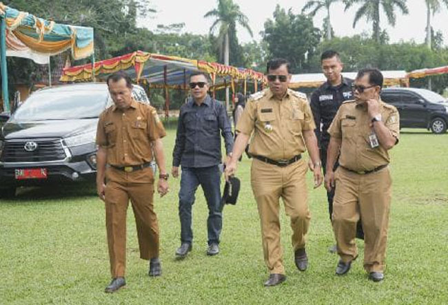 Bupati Kuansing Minta Pasukan Garuda Putih Bersihkan Kota Teluk Kuantan