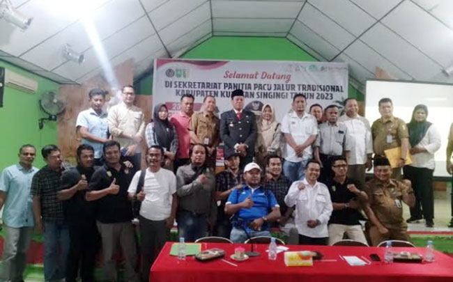 Sukseskan Pacu Jalur di Tepian Narosa, Bupati Kuansing Minta Dukungan Media