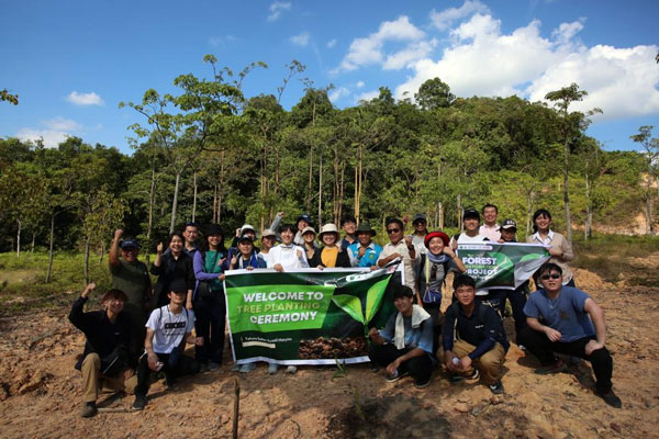 Belantara Foundation Libatkan Pelajar Jepang Tanam Pohon di Tahura Sultan Syarif Hasyim, Riau