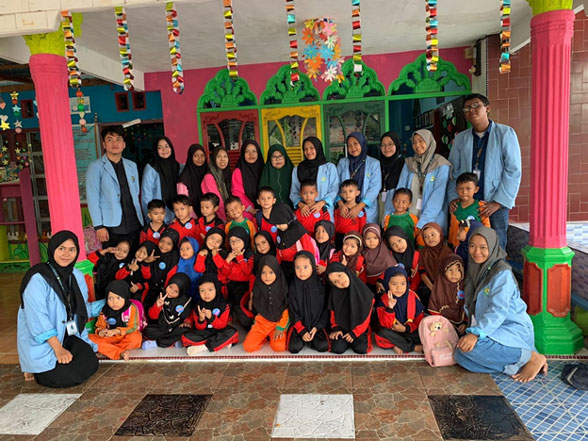 Sosialisasi Perilaku Hidup Bersih dan Sehat Oleh Mahasiswa KUKERTA Universitas Riau di Desa Tambang