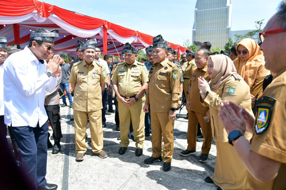 Dukung Semangat Anti Korupsi, Bupati Kasmarni Hadiri Roadshow Bus KPK RI