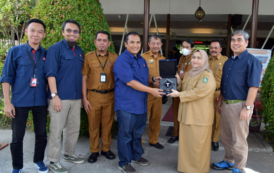 Silaturahmi dengan PT Telkomsel, Bupati Kasmarni Minta Perluas Jaringan di Negeri Junjungan