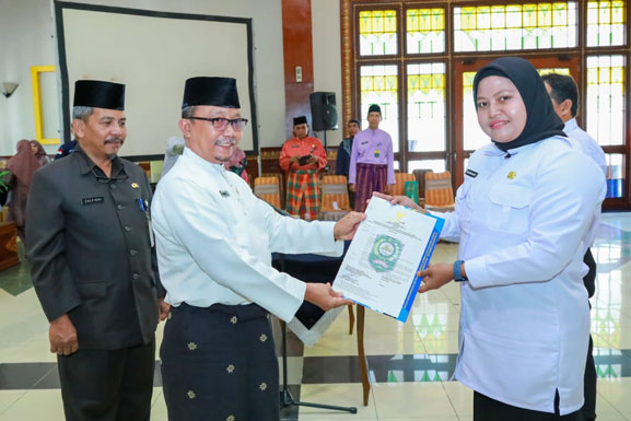 Serahkan 35 SK PPPK Jabfung Tenaga Teknis, Sekda Arfan Minta Pembuktian