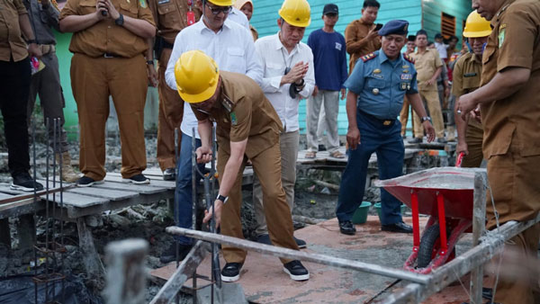 Bupati Rohil Lakukan Peletakan Batu Pertama Pembangunan SDN 001 dan SMPN 003 Sinaboi
