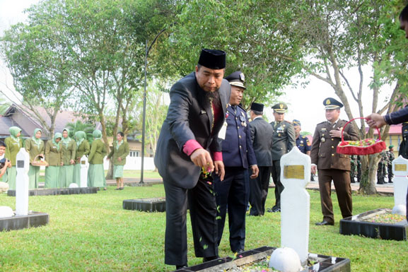 HUT Ke-78 TNI, Kodim 0303 Bengkalis Gelar Apel Kehormatan di TMP Kesuma Kesatria