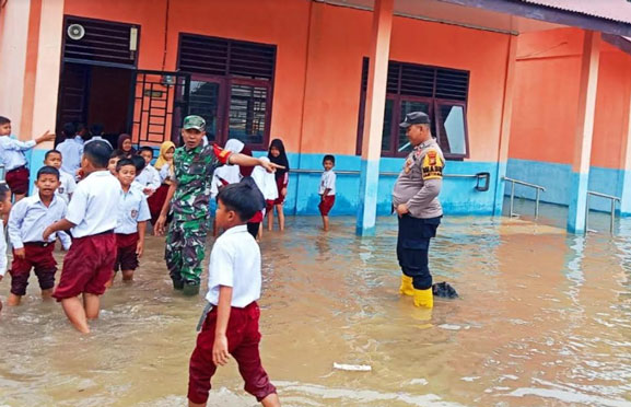 Diguyur Hujan Deras, Dua Sekolah di Kabupaten Rokan Hulu Diliburkan