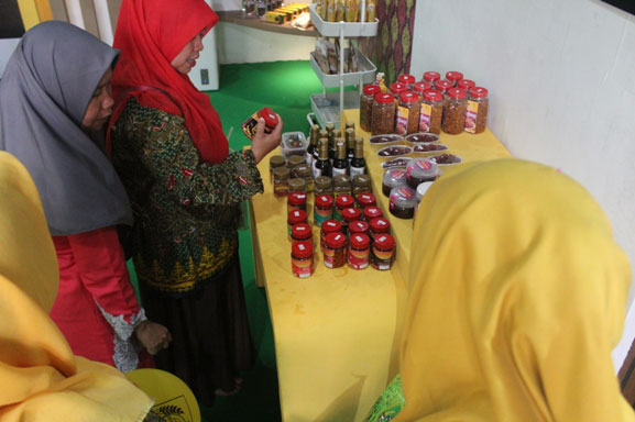 Ini Produk yang Paling Banyak Diburu Pengunjung di Stand Bazar MTQ Rohil di Rengat