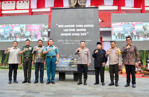 Panglima TNI Bersama Kapolri Resmikan Monumen Jenderal Polisi Hoegeng Iman Santoso