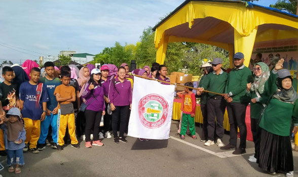 Meriahkan HUT PGRI Ke-78 di Kecamatan Bangko, Kadisdik Rohil Lepas Peserta Jalan Santai