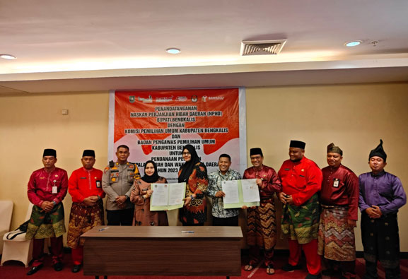 Bupati Bengkalis Kasmarni Tandatangani NPHD Pemilihan Kepala Daerah