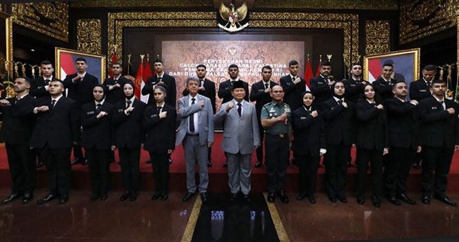 Menhan Prabowo Terima 22 Mahasiswa Beasiswa Palestina di Unhan RI