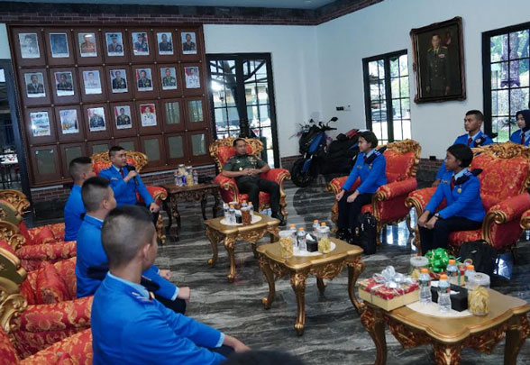Panglima TNI Terima Kunjungan Siswa SMA TN