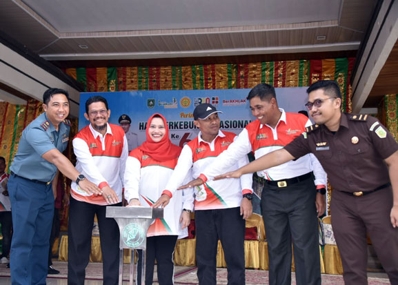 Sempena HUT Perkebunan Nasional Ke-66, Bupati Kasmarni Apresiasi Inovasi Perkebunan Jempol