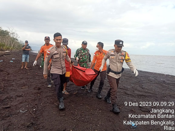Hilang Di Kuala Sungai Liong, Warga Berancah Ditemukan Tewas di Pantai Penampar Bengkalis