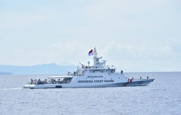 KN Kuda Laut-403 Bakamla RI Sailing Pass di Hari Nusantara
