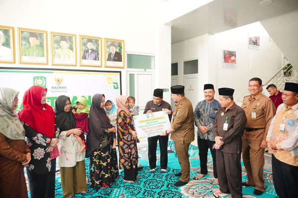 Cegah Stunting, BAZNAS Kabupaten Siak Salurkan Dana Zakat Rp.111.600.000,-