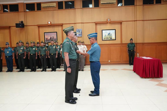 Kapuspen TNI Pimpin Serah Terima Jabatan Kabid Prodok Puspen TNI