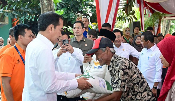 Ini Alasan Presiden Jokowi Bagi-bagi Bansos Jelang Pemilu