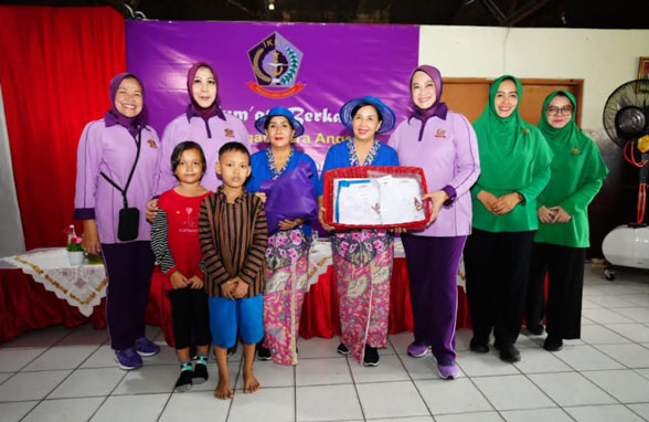 Ketum IKKT PWA Kunjungi Sekolah Darurat Kartini Ibu Kembar