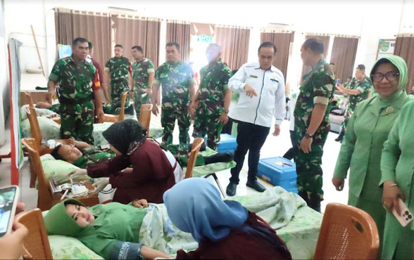 Gandeng Satpol PP-Mahasiswa, Persit KCK Kodim 0313/KPR Gelar Donor Darah