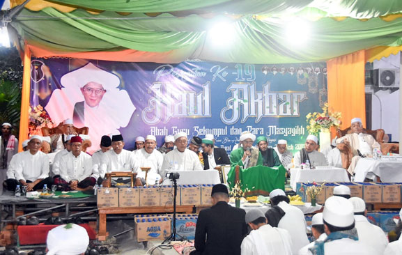 Dihadiri Habaib dari Malaysia, Bupati Bengkalis Ikuti Haul Akbar ke-19 Abah Guru Sekumpul