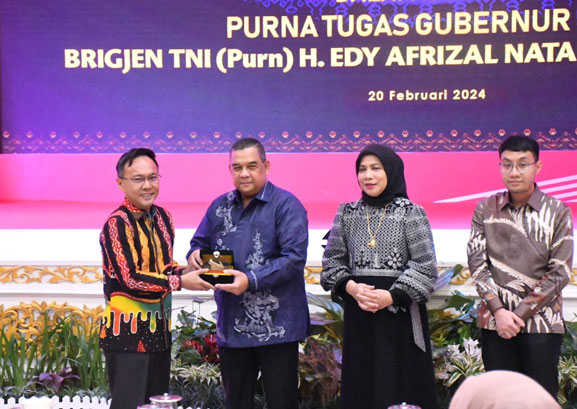 Gubri Edy Natar Purna Tugas, Bupati Kasmarni Ucapkan Terima Kasih atas Pengabdiannya Memimpin Riau