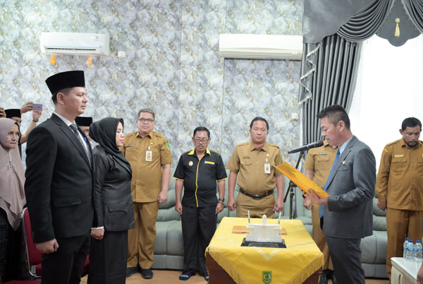 Bupati Rohil Lantik Direktur Utama dan Umum PD Bank Pengkreditan Rakyat Rokan Hilir