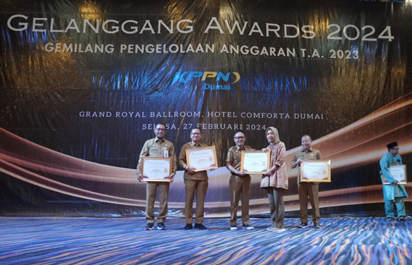 Pemkab Rohil Terima Piagam Penghargaan Terbaik Dari KPPN Dumai