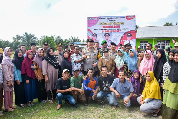 Pastikan Kesiapan TPS, Bupati Kasmarni Dampingi Kapolda Riau ke Rupat