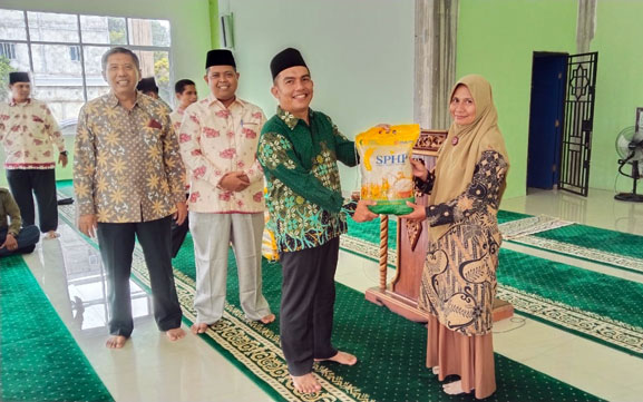 Sambut Bulan Suci Ramadhan 1445 H, PD Muhammadiyah Siak Gelar Wirid Pengajian dan Distribusikan Beras kepada 155 Orang Guru