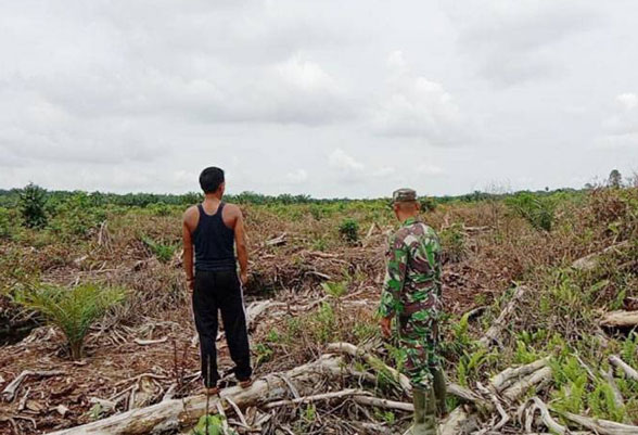 Cegah Karhutla, Babinsa Koramil 0321-05/RM dan MPA Kembali Patroli di Pematang Sikek