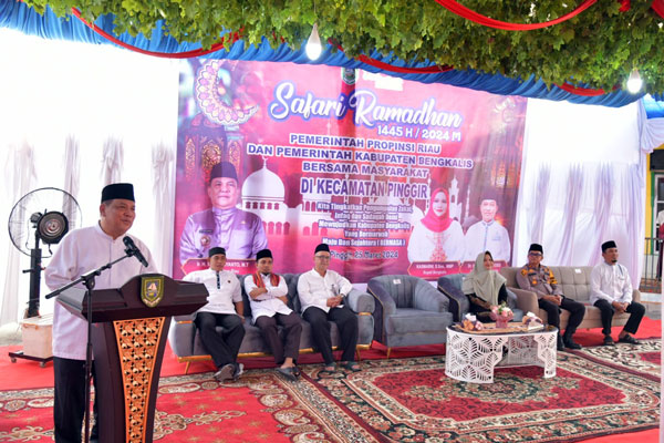Penuh Berkah, Pj Gubri dan Bupati Kasmarni Safari Ramadhan di Kecamatan Pinggir