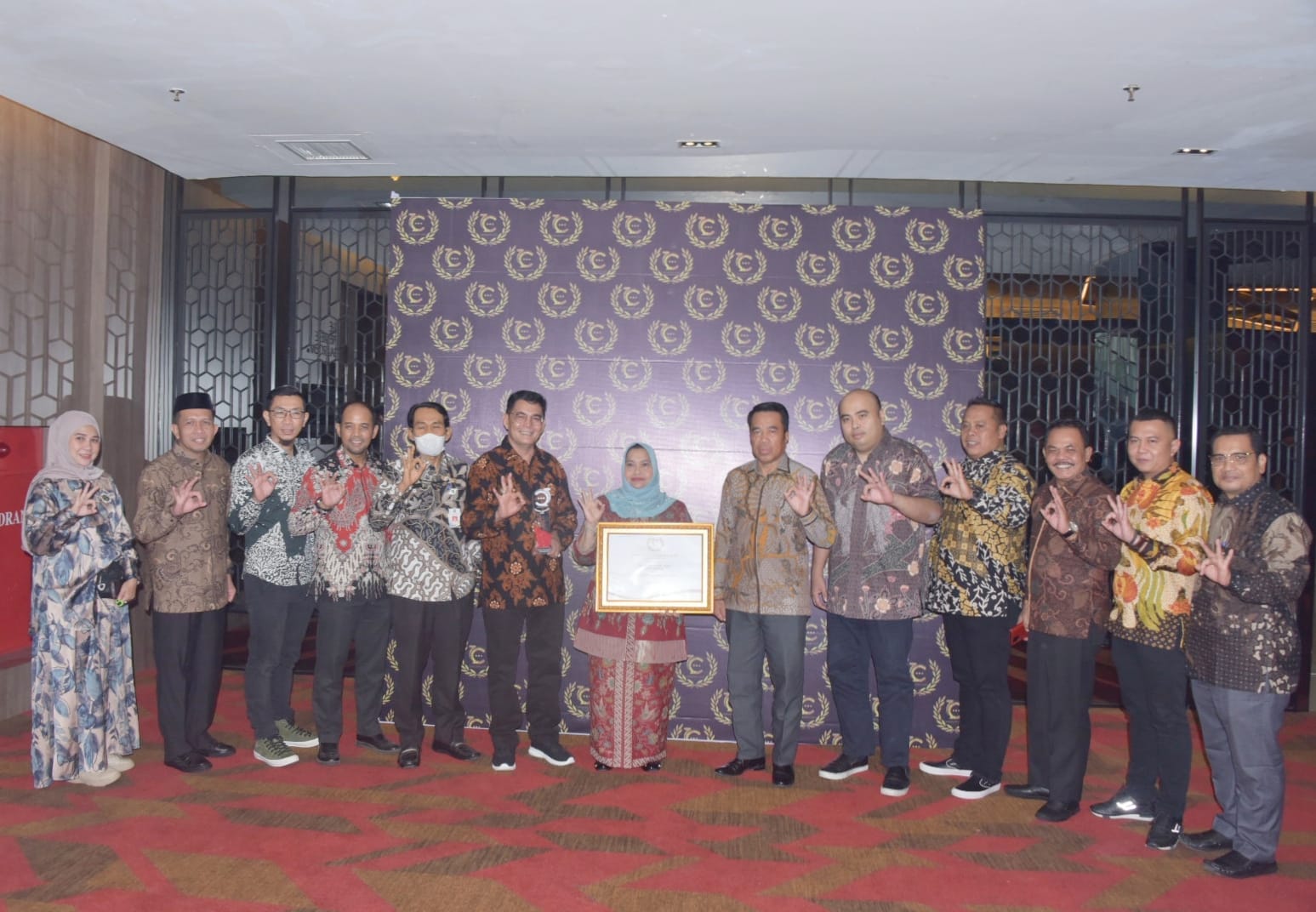 Kepala Daerah Penggerak Pembangunan Desa, Bupati Kasmarni Terima Penghargaan Cakaplah Award