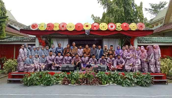 SMAN Plus Riau Lepas 148 Orang Siswa Kelas XII