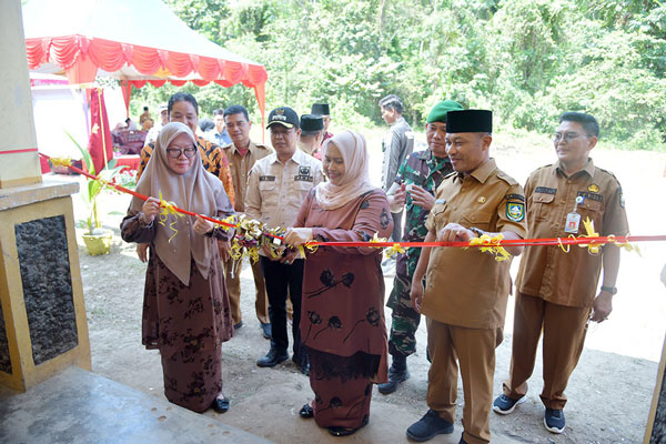 Dorong Pemerataan Pendidikan, Bupati Resmikan SMPN 4 Rupat Utara