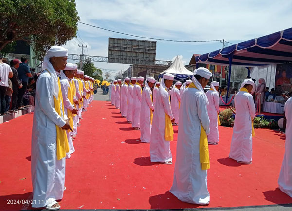 Memukau Penonton, Peserta Pawai Ta'aruf Rohil Tampilkan Ratib Togak dan Kompang Silat