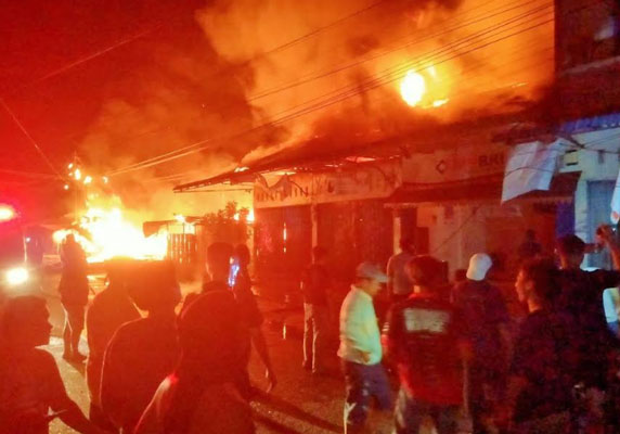 17 Ruko di Ujungbatu Rokan Hulu Riau Ludes Terbakar