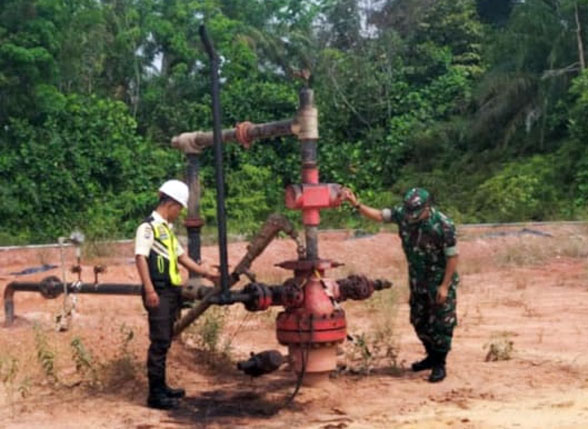 Pengamanan OVN, Babinsa 0321-05/RM Patroli Jalur Pipa di Wilayah Bangko Bakti