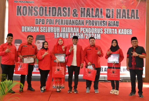 Bupati Kasmarni Ucapkan Tahniah Kepada Septian Nugraha dan M Alga Viqky Atas Penghargaan Suara Pileg Terbanyak