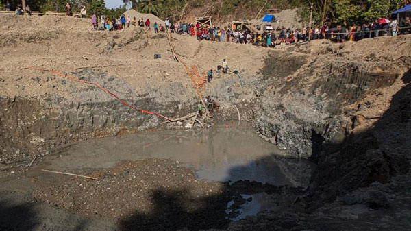 Tambang Emas RI Digasak Warga China, Bumi Bolong 1.600-an Meter