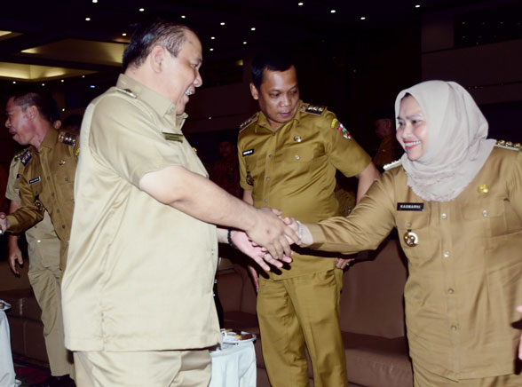 Bupati Kasmarni Hadiri Rakor Pemerintah Daerah dan Pemerintah Desa se-Riau