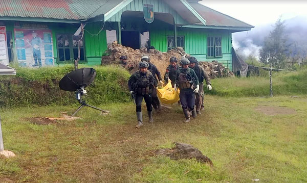 Pasukan TNI Polri Gerak Cepat Lakukan Evakuasi Korban OPM