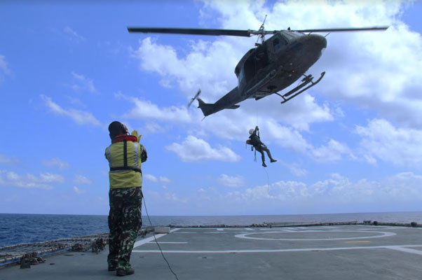 KRI Diponegoro-365 Laksanakan Latihan Bersama Dengan LAF-Air Force