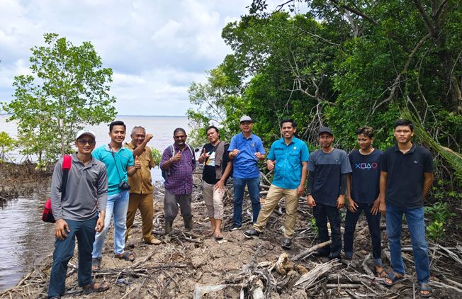 Lestarikan Mangrove, GEC Malaysia dan Yayasan Gambut Riau Kunjungi Kelompok Konservasi Paghet Seghagha Kelapapati