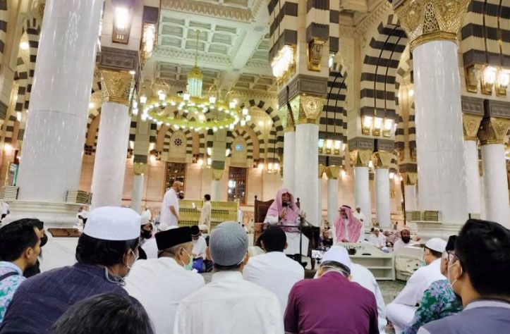 Ustadz Asal Kampar Riau Isi Pengajian di Masjid Nabawi
