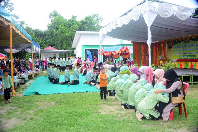 Hadiri Kelulusan Salafiyah Wustha, Bupati Dorong Santri Lanjutkan Pendidikan