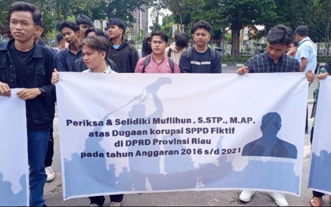 Mahasiswa Aksi di Kejati, Tuntut Usut Dugaan Korupsi Muflihun