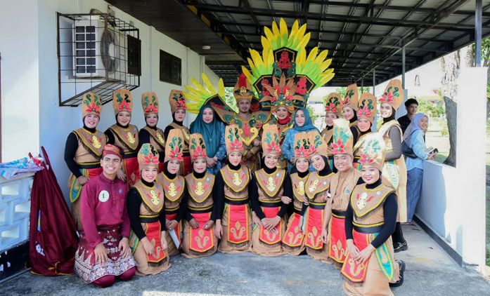 Lomba Yel-yel dan Parade, Kontingen Kabupaten Bengkalis Gunakan Kostum Adat Sakai