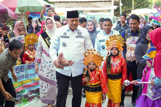 Persiap Generasi Emas 2045, Bupati Alfedri Berikan Beasiswa Kuliah Bagi Guru PAUD dan TK