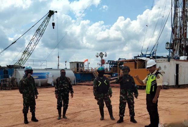 Penguatan Binter SKK Migas, Babinsa 0321-05/RM Kembali Laksanakan Patroli dan Komsos di Bangko Jaya